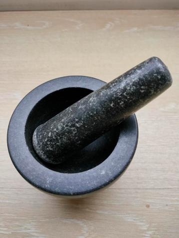 Granieten vijzel met stamper beschikbaar voor biedingen