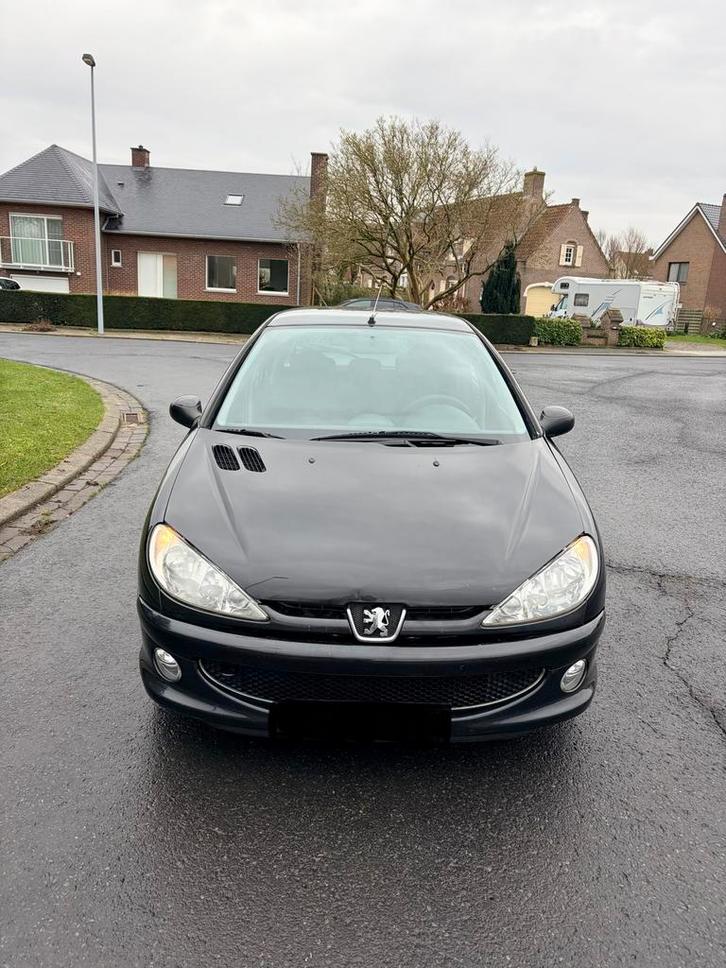 Peugeot 206 1.6 essence, Autos, Peugeot, Particulier, Essence, Euro 4, Berline, 5 portes, Boîte manuelle, Noir, Noir, Tissu, Traction avant