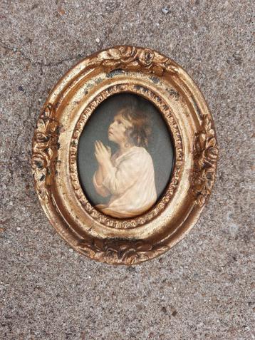 Ovaal medaillon beschikbaar voor biedingen