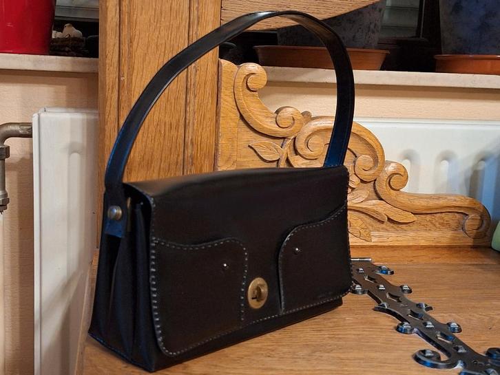 Sac à main noir simili cuir vintage année 1930, Handtassen en Accessoires, Tassen | Damestassen, Zo goed als nieuw, Handtas, Zwart