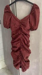 Robe bordeaux STRADIVARIUS sexy élégante S, Vêtements | Femmes, Robes, Enlèvement ou Envoi, Autres couleurs, Comme neuf, Au-dessus du genou