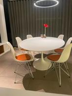 Knoll Saarinen  Eettafel Ovaal + 6 Vitra Eames DSR stoelen, Huis en Inrichting, Ophalen, Zo goed als nieuw, Ovaal