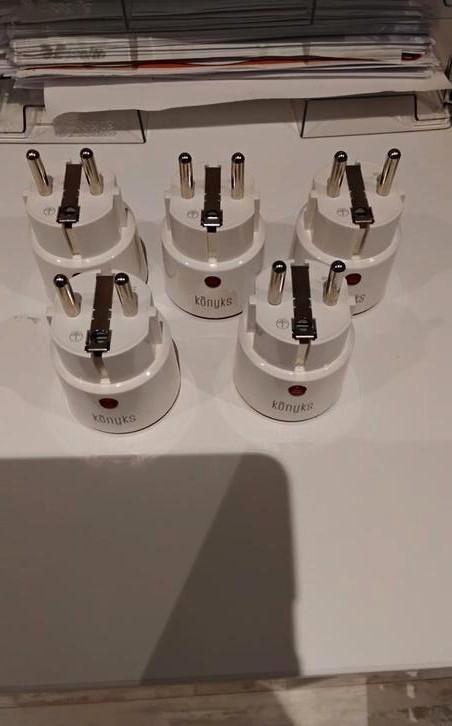 5 prises connecter konyks Priska Max 3 Fr, Huis en Inrichting, Overige Huis en Inrichting, Zo goed als nieuw, Ophalen