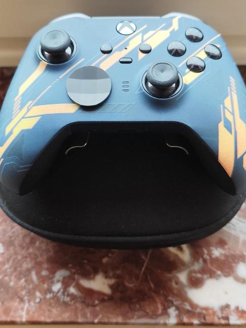 Manette Xbox élite V2 pour Xbox séries X/S et Xbox one., Games en Spelcomputers, Spelcomputers | Xbox | Accessoires, Zo goed als nieuw