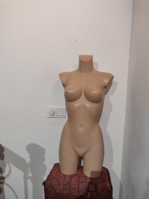 Buste/torso mannequin vrouw roze-huidskkeurig, Hobby en Vrije tijd, Naaien en Fournituren, Zo goed als nieuw, Paspop, Ophalen