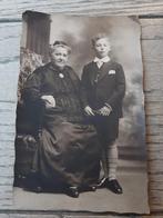 Oude foto in oude klederdracht, Verzamelen, Ophalen of Verzenden, Klederdracht, Foto