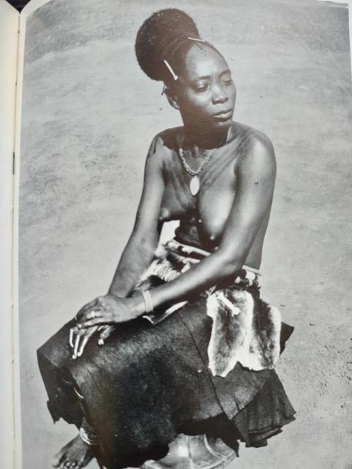 Uele secret  Mangbetu Congo Belge livre récit Belgique, Boeken, Geschiedenis | Nationaal, Gelezen, 20e eeuw of later, Verzenden