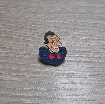 PIN - POLITICIEN FRANCAIS - POLITIQUE - CARICATURE beschikbaar voor biedingen