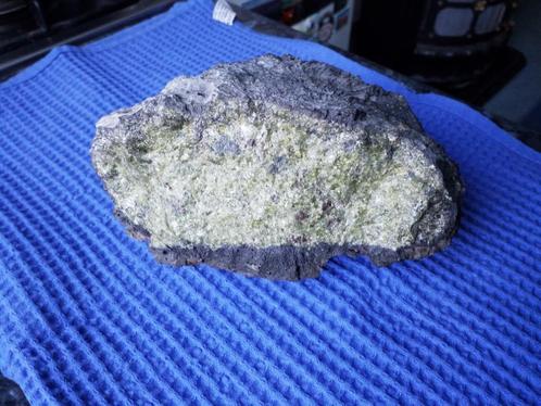 Peridoot  ( olivijn ) , edelgesteente Lanzarote ,  2,55 kg ., Handtassen en Accessoires, Edelstenen, Ophalen