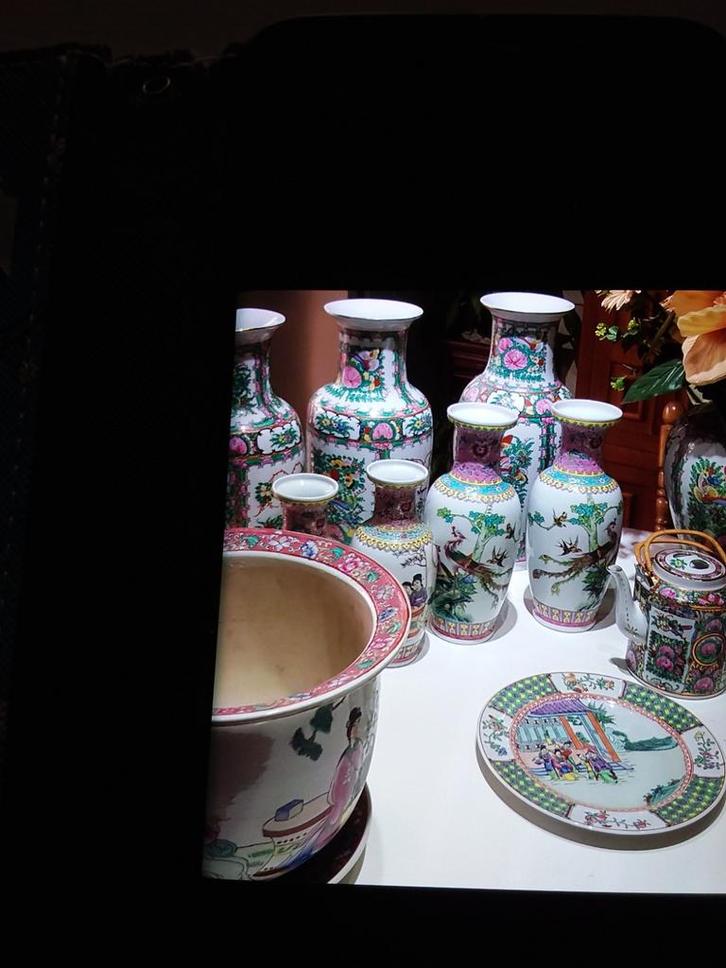 Chinese vazen met merkteken en zwarte voetstuk, Antiek en Kunst, Antiek | Vazen, Ophalen