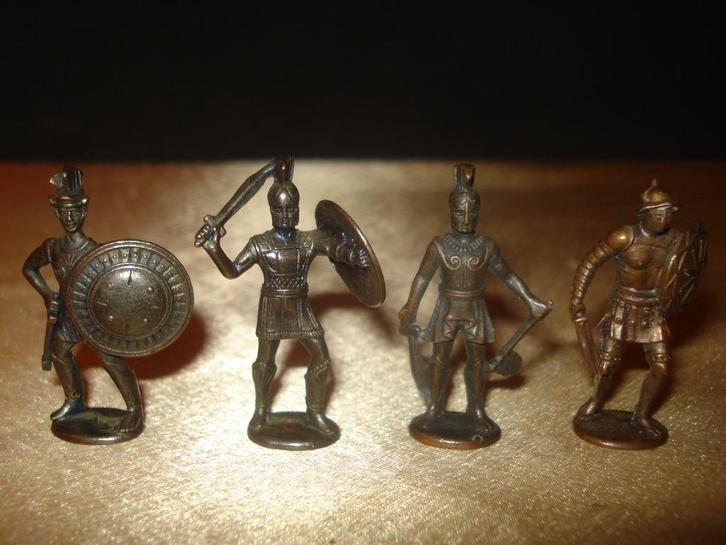 KINDER Série Complète 4 Anciens Grecs Spartiates Métal 1974, Verzamelen, Verrassingseieren, Zo goed als nieuw, Steekfiguren, Ophalen of Verzenden