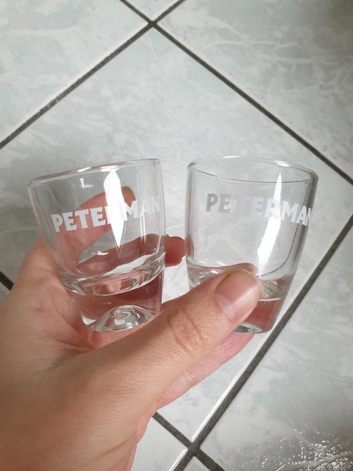 Twee Glaasjes Peterman, Collections, Verres & Petits Verres, Utilisé, Verres et Verres à shot, Enlèvement