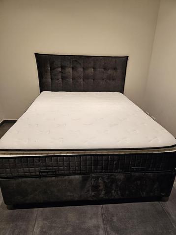 Laatste kans! tweepersoonsbed + gratis matras beschermer beschikbaar voor biedingen