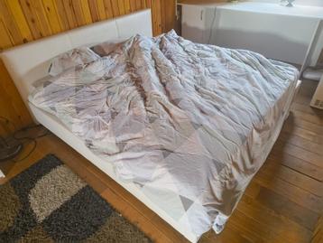 2 persoonsbed wit  beschikbaar voor biedingen