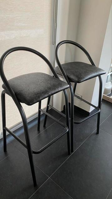 2 barstoelen beschikbaar voor biedingen