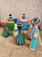 Vazen met gewoven plastic, Maison & Meubles, Accessoires pour la Maison | Vases, Utilisé
