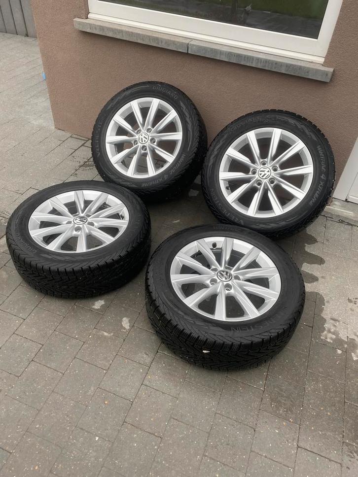 Volkswagen Tiguan velgen met winterbanden, Auto-onderdelen, Banden en Velgen, Velg(en), Winterbanden, 17 inch, 235 mm, Personenwagen