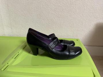 Elegante schoenen Emilia Luca / leder 39 beschikbaar voor biedingen