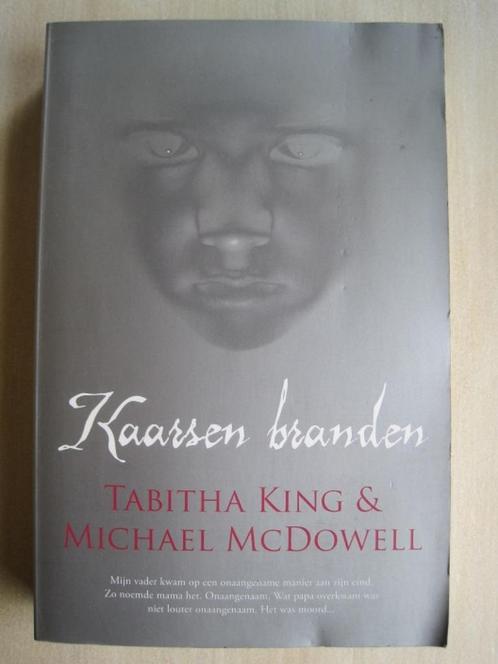 256 - Kaarsen branden - Tabitha King e.a., Boeken, Romans, Zo goed als nieuw, Ophalen of Verzenden