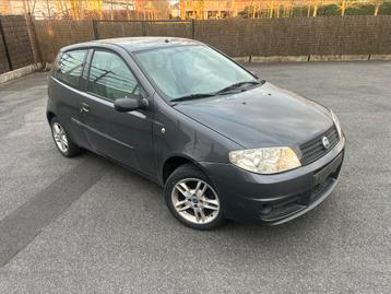 Fiat punto 1,2i avec climatisation 10/2004, Autos, Argent ou Gris, 1245 cm³, Boîte manuelle, 5 places