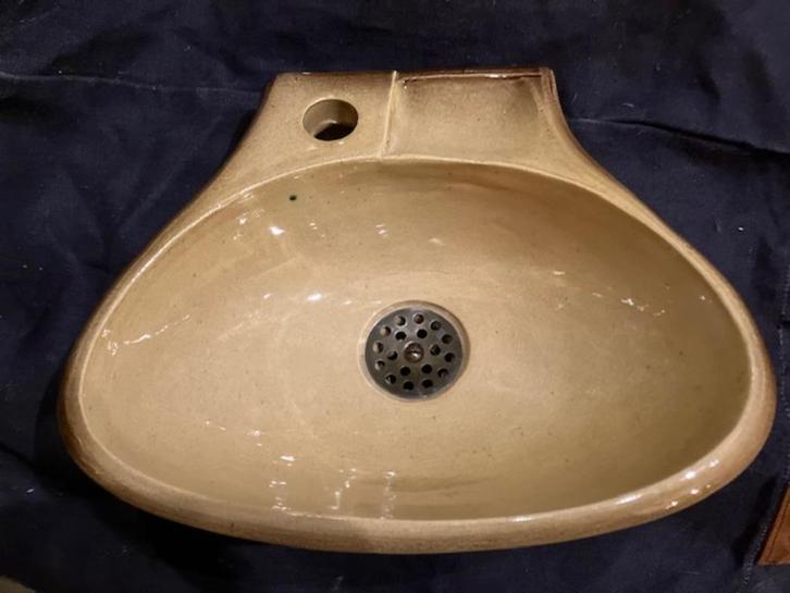 KLEINE VINTAGE LAVABO MET INSCRIPIE A V H 10/12 - 70'S ? NEW, Doe-het-zelf en Bouw, Sanitair, Nieuw, Steen, Ophalen