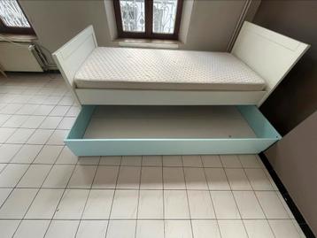 Eenpersoonsbed + uitschuifkast + matras, Enlèvement, Comme neuf, Blanc, 200 cm