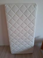 Matras babybed 60x120 + 2 matrasbeschermers + 6 overtrekken, Zo goed als nieuw, Ophalen