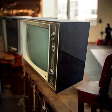 TV vintage LECO avec boîtier en bois : ne fonctionne pas  disponible aux enchères