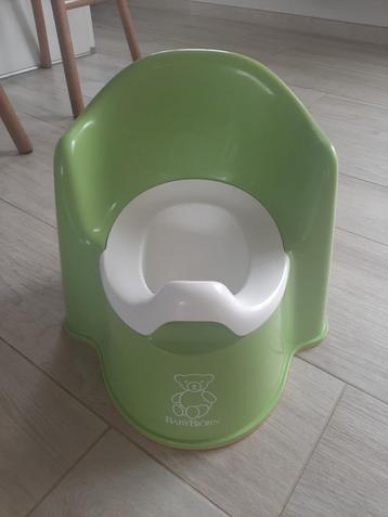 Leerpot met rugleuning beschikbaar voor biedingen