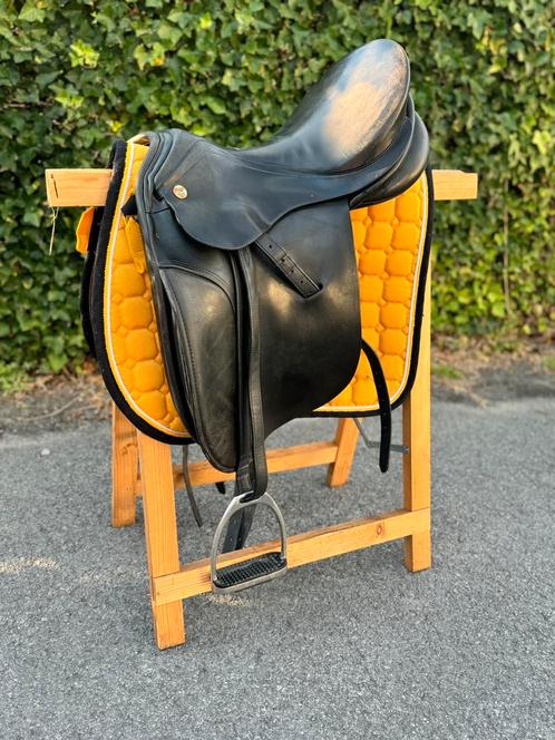 Selle de dressage KN 16 3/4 (43 cm), Animaux & Accessoires, Chevaux & Poneys | Selles, Utilisé, Dressage, Enlèvement ou Envoi