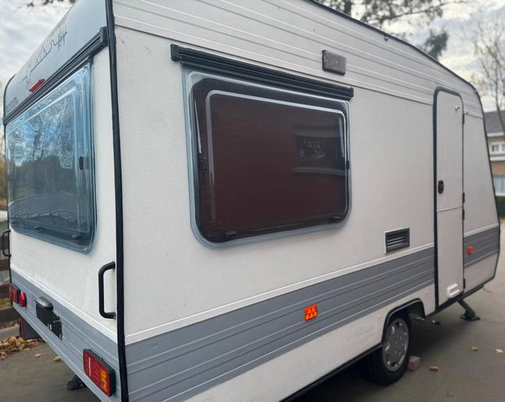 Caravan 750kg, Caravans en Kamperen, Caravans, Particulier, tot en met 3, Adria, Fietsenrek, Kachel, Koelkast, Luifel, Microgolfoven