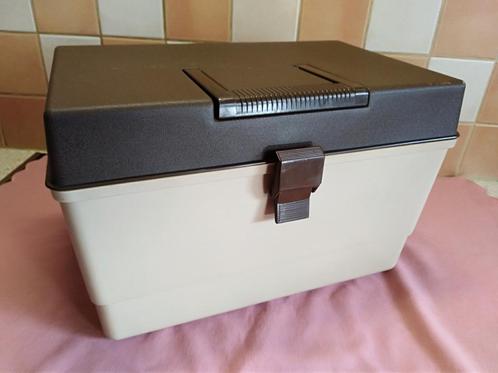 VINTAGE Grote naaikoffer met verdeelvak., Hobby en Vrije tijd, Naaimachines en Toebehoren, Nieuw, Accessoires, Ophalen