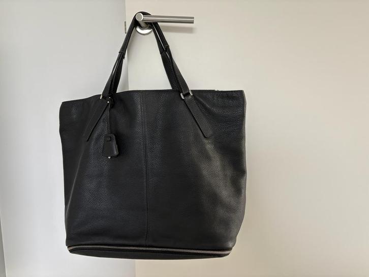 zwarte lederen shopper Dolce & Gabbana, Handtassen en Accessoires, Tassen | Reistassen en Weekendtassen, Nieuw, Zwart, Ophalen