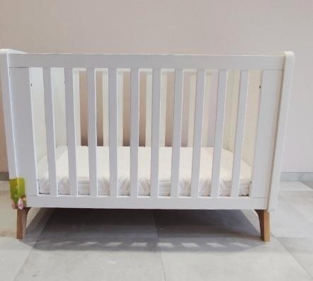 Baby pakket bed + matras, bad, bladvergroter, ..., Kinderen en Baby's, Kinderkamer | Bedden, Zo goed als nieuw, Matras, Ophalen