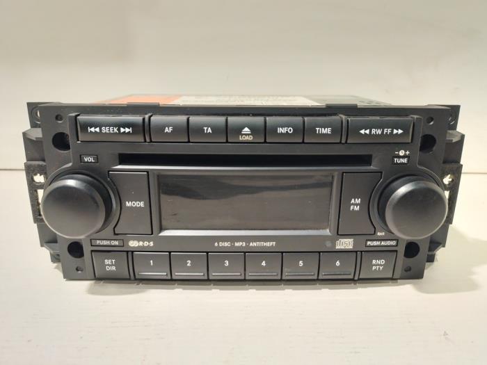 Radio CD Speler van een Dodge Caliber, Auto-onderdelen, Elektronica en Kabels, Dodge, Gebruikt, 3 maanden garantie, Ophalen of Verzenden