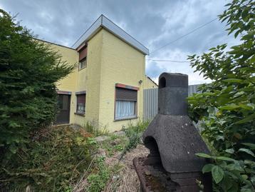 Huis met 4 te renoveren gevels met grote tuin, garage,  beschikbaar voor biedingen