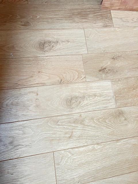 kliklaminaat "eik lounge", Bricolage & Construction, Planches & Dalles, Utilisé, Aggloméré, Bois, 50 à 150 cm, 10 à 30 cm, 10 m²² ou plus