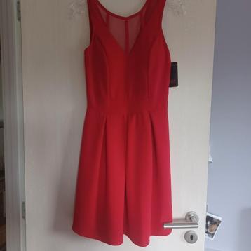 Prachtig  nieuw rood kleed