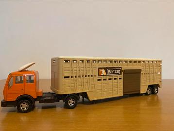Matchbox Mercedes truck met oplegger - dieren transport beschikbaar voor biedingen