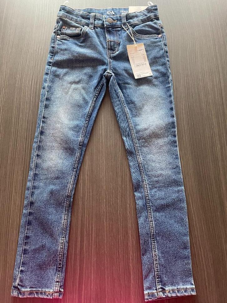 Nieuwe jeans (mét prijskaartje), Enfants & Bébés, Vêtements enfant | Taille 128, Neuf, Garçon ou Fille, Pantalon, Enlèvement ou Envoi