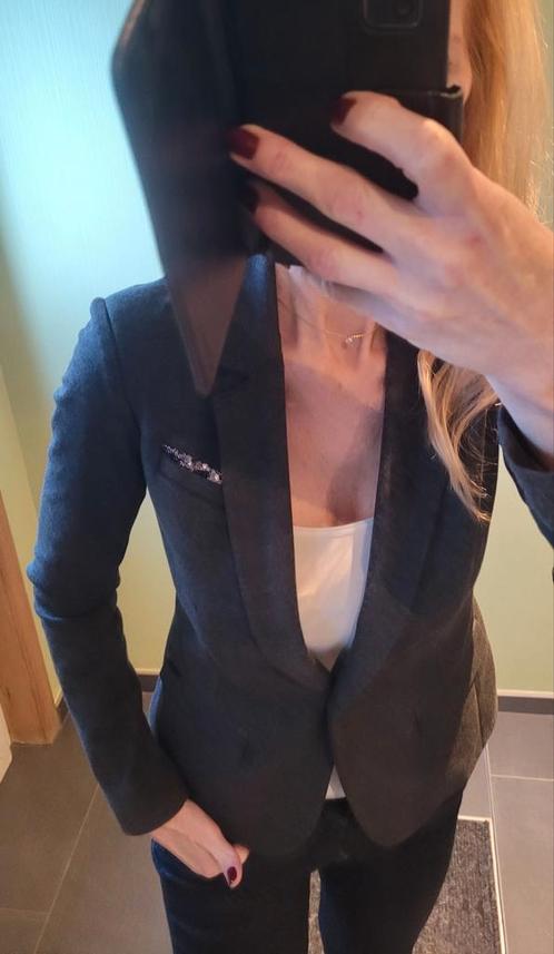 Blazer IKKS maat 36 perfecte staat!, Kleding | Dames, Jasjes, Kostuums en Pakken, Zo goed als nieuw, Jasje, Maat 36 (S), Grijs