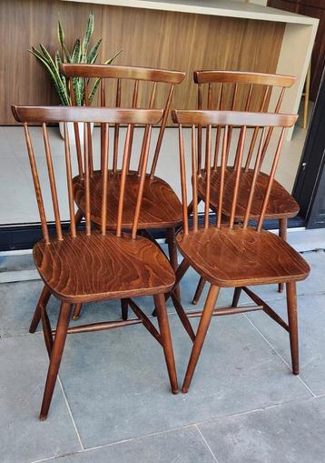 Authentieke set (4) vintage spijlenstoelen beschikbaar voor biedingen