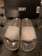 DKNY badslippers maat UK6,5 US9 EU40 perfecte staat, Slippers, Overige kleuren, DKNY, Ophalen of Verzenden