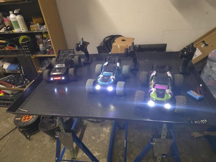 3st .RC OFFROAD CARS + extra onderdelen + 4set banden, Hobby en Vrije tijd, Overige Hobby en Vrije tijd, Gebruikt, Ophalen of Verzenden