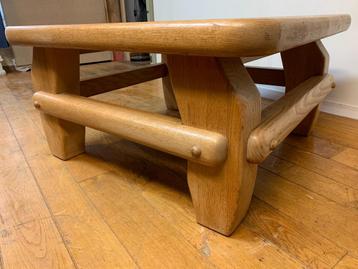 Brutalistische salontafel beschikbaar voor biedingen