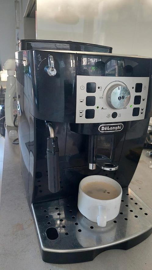 La machine à café entièrement automatique Longhi MAGNIFICA S, Electroménager, Cafetières, Comme neuf, Café moulu, Café en grains