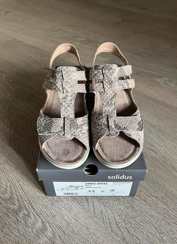 Solidus Gina sandalen (38 2/3, beige en grijs) beschikbaar voor biedingen