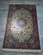 Isfahan tapijt en handgemaakt en 121x 78 cm, Huis en Inrichting, Ophalen of Verzenden, Zo goed als nieuw