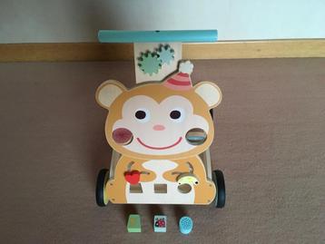 Houten loopwagen met speelactiviteiten beschikbaar voor biedingen