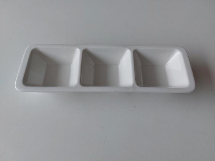 Petit plat de service avec 3 compartiments. Très bon état, Maison & Meubles, Cuisine | Vaisselle, Enlèvement